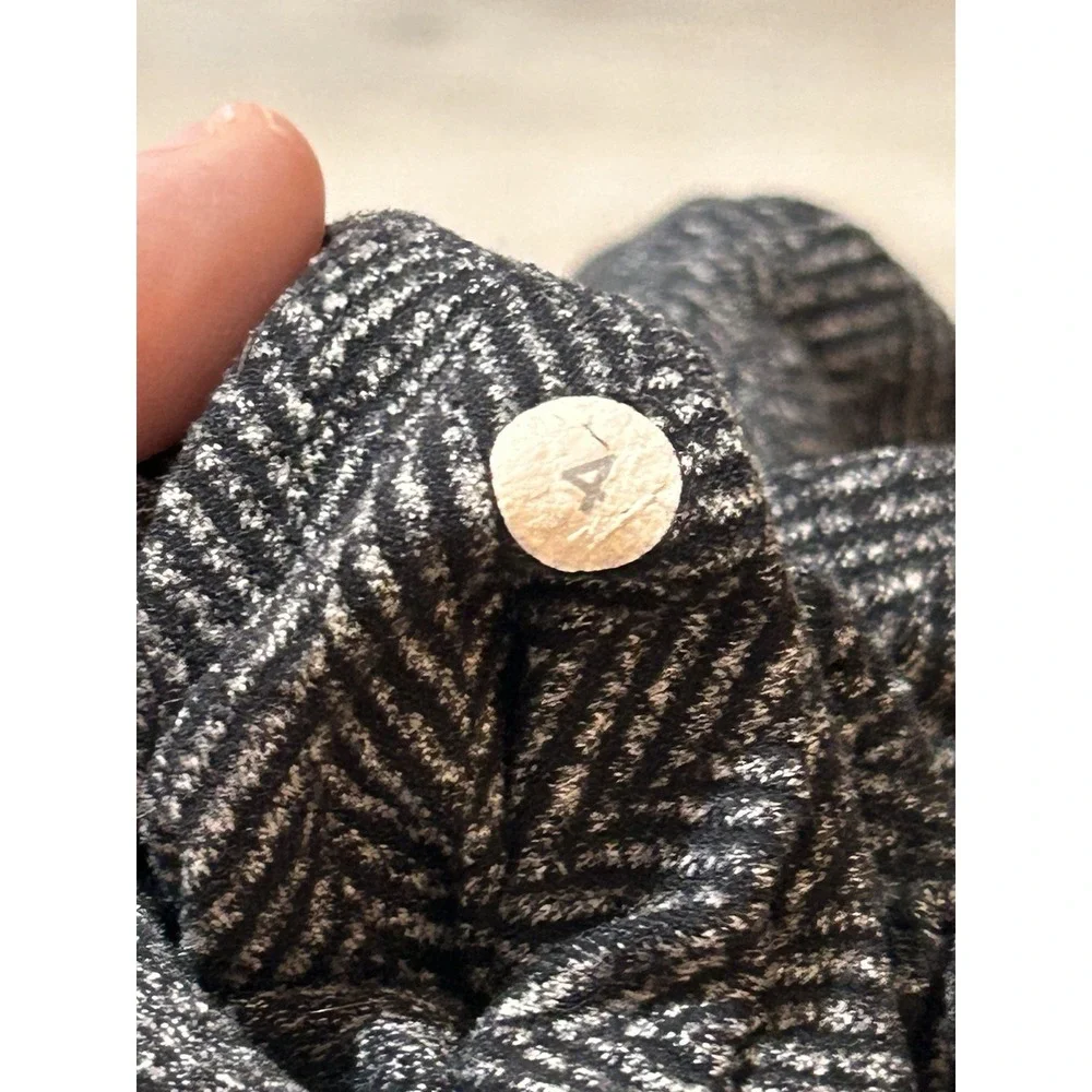 Lululemon Wunder Under Leggings in a black and gray herringbone knit pattern 4